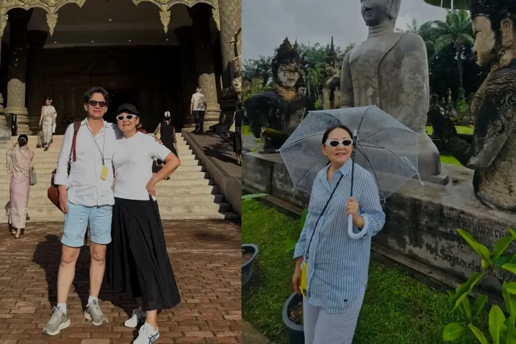 Люди позируют у входа в украшенный традиционной резьбой лаосский храм и женщина с прозрачным зонтом возле статуй Будды в парке среди зелени