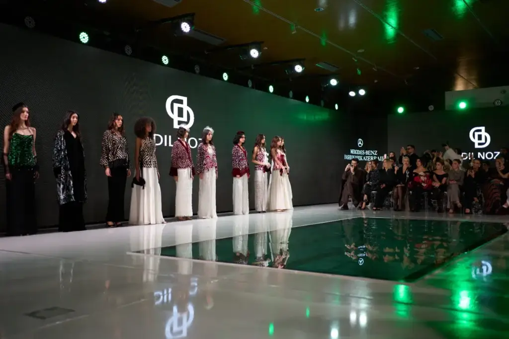 Модели бренда Dilnoz на показе новой коллекции