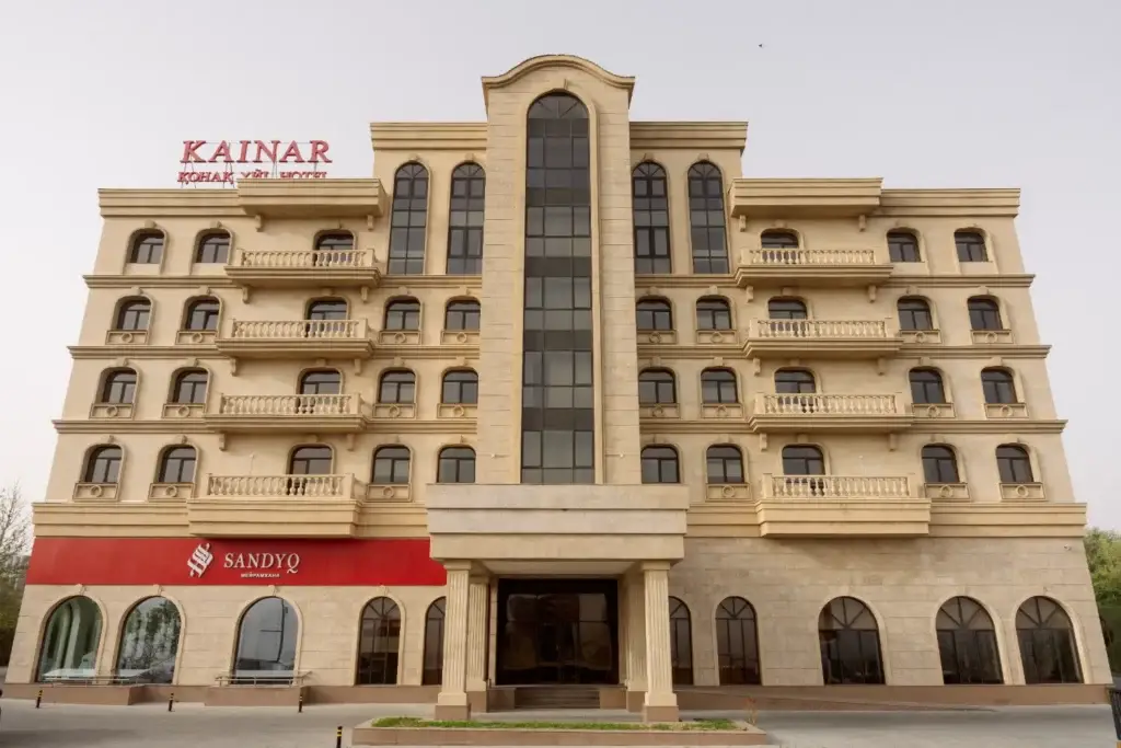 Высотное здание гостиницы в городе Шымкент