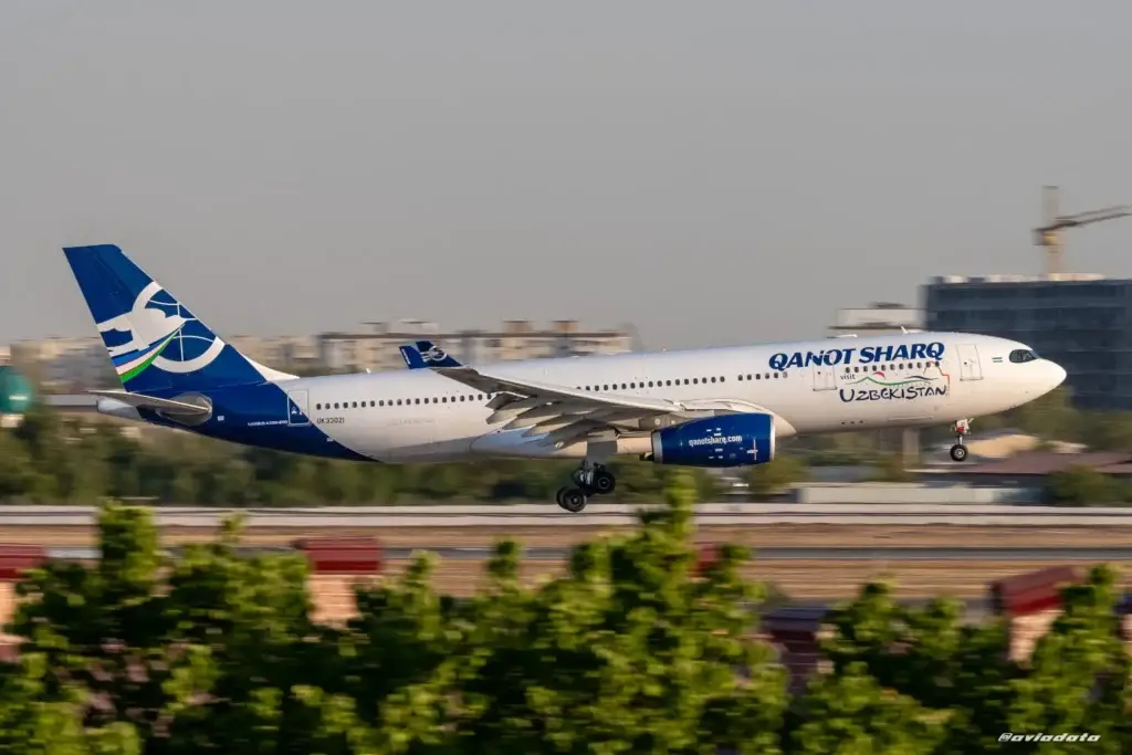 Объявление о новых рейсах авиакомпании Qanotsharq