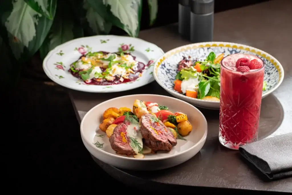 Southerner - set "Southern Accent" - Red velvet smoked beetroot with strachatella, Orange Blues salad, Romanesco beef tenderloin roll