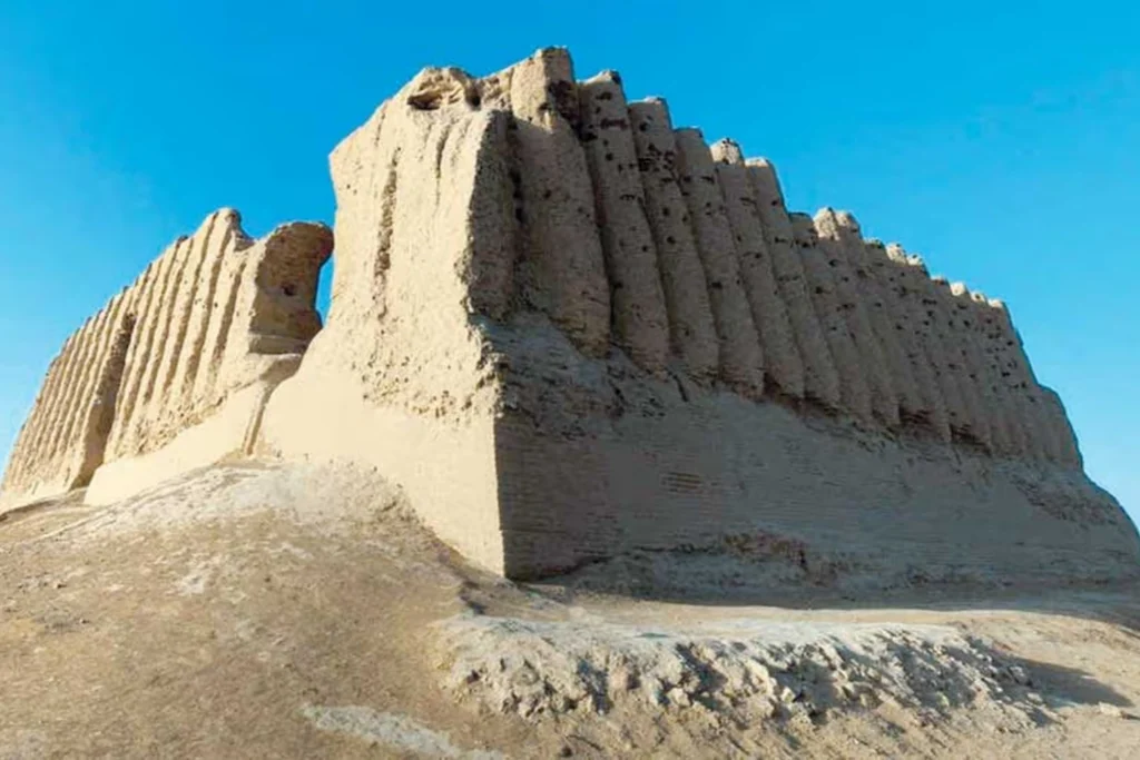 Great Kyz Kala, Merv, Turkmenistan — an ancient mud-brick fortress with characteristic corrugated walls, set against a clear blue sky
