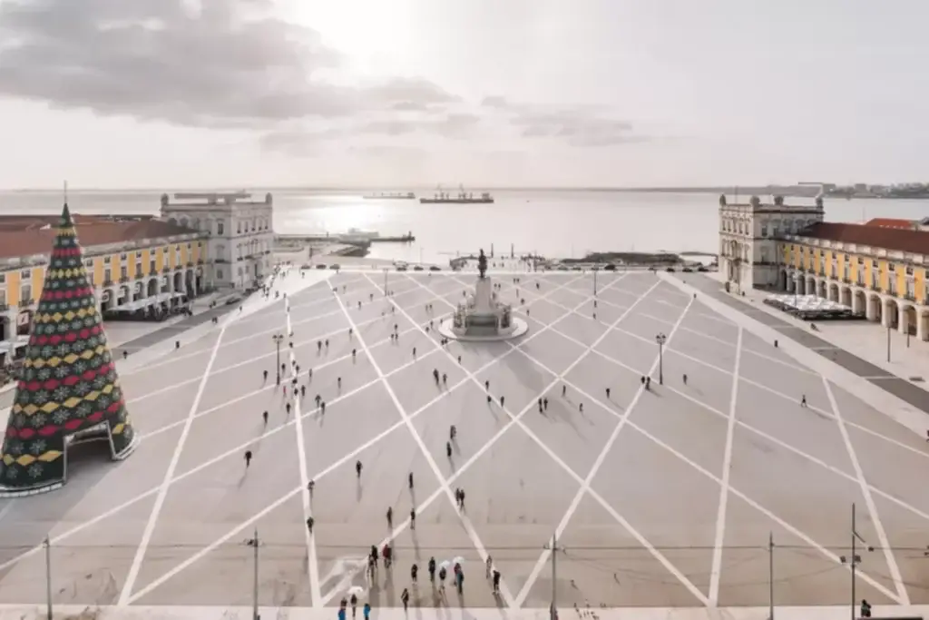 Площадь в Лиссабоне в зимний день