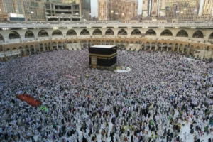 Pilgrims praying at the Kaaba in Mecca
