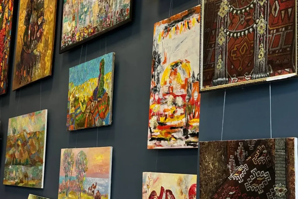 Фото с экспозиции галереи